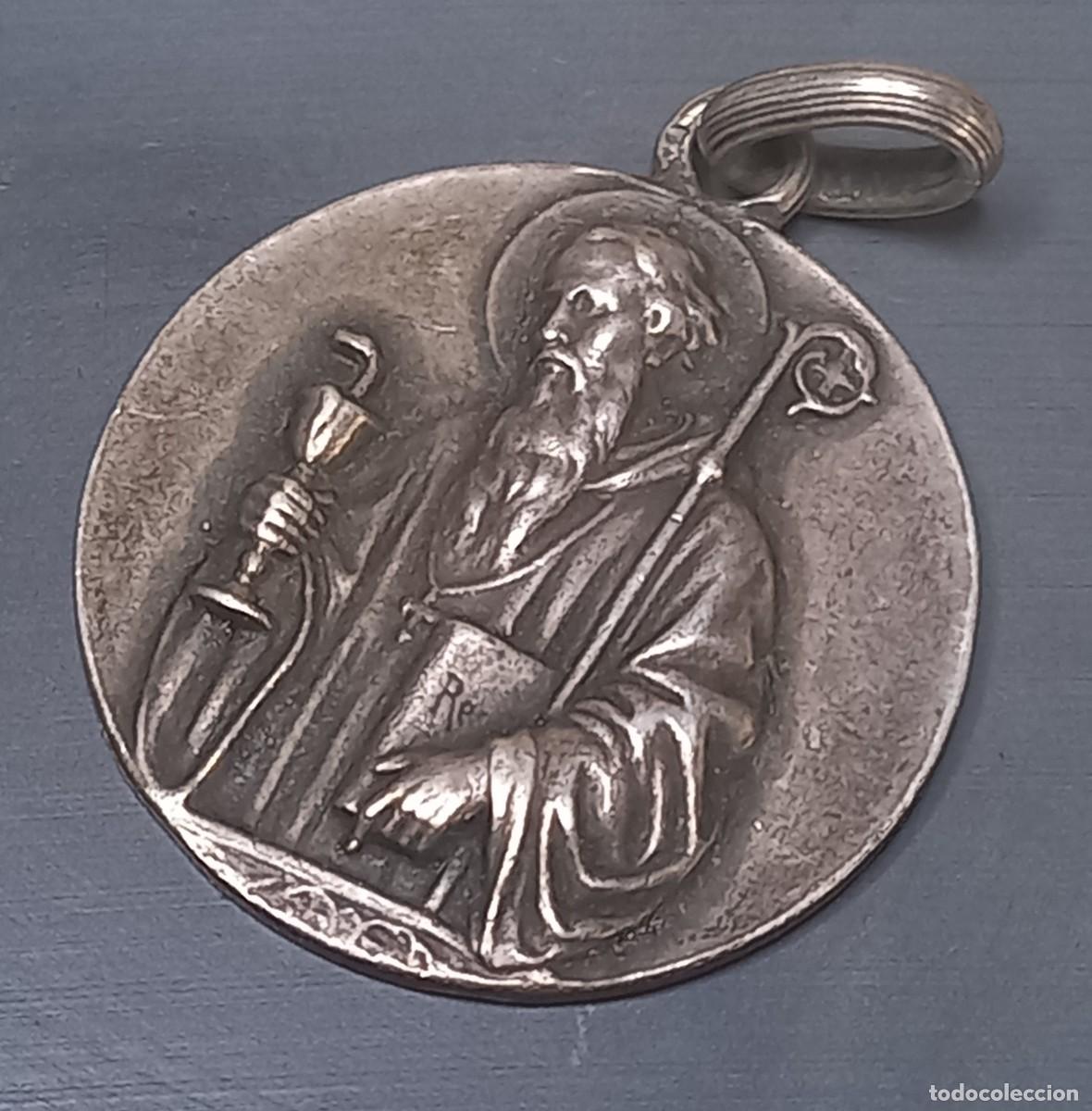 Oggetti Antichi: Antigua medalla de plata, San Benito con inscripciones para el Ministerio del Exorcismo. Circa 1940