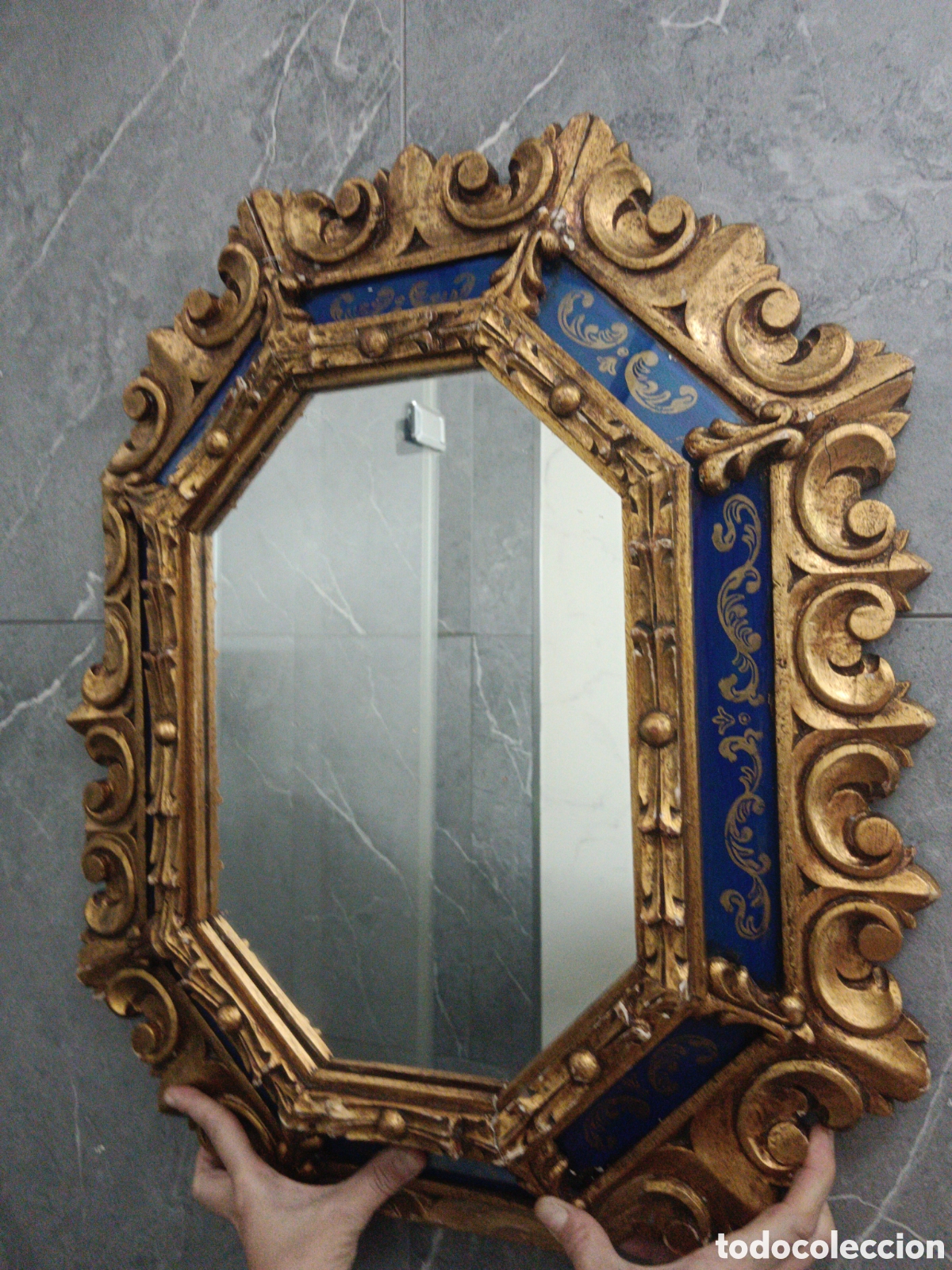 Antiques: Antiguo y Espectacular espejo del siglo pasado en madera y cristales azules