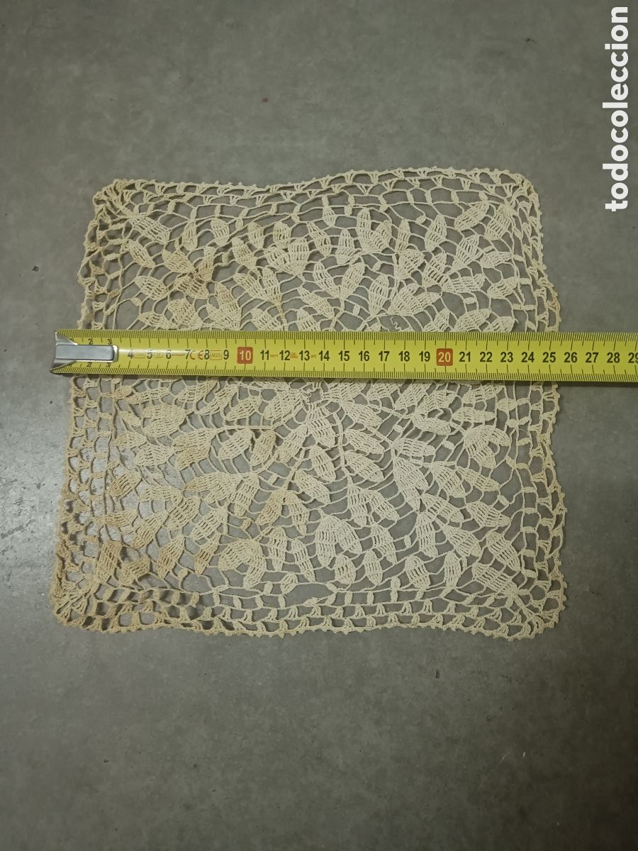 Antig&uuml;edades: TAPETE DE GANCHILLO CUADRADO 25cm - Foto 2