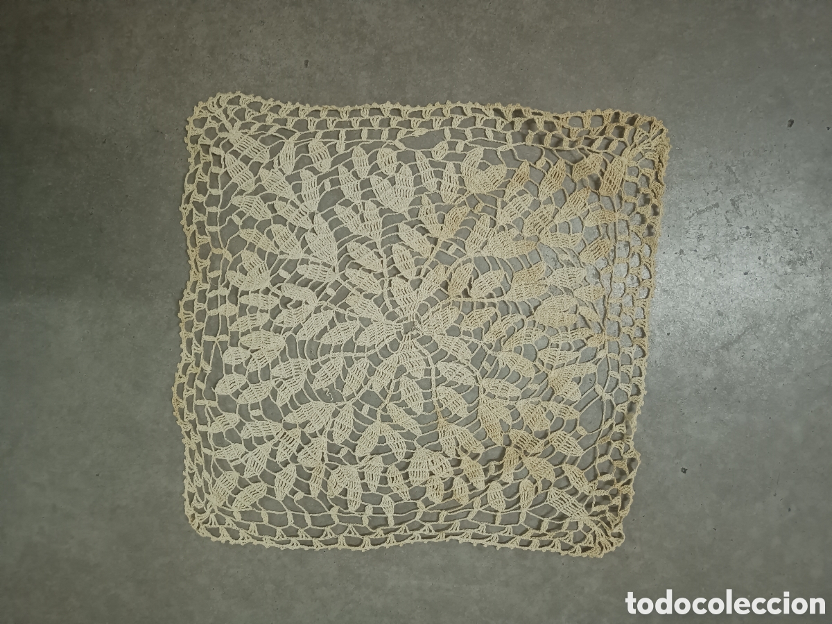 Antig&uuml;edades: TAPETE DE GANCHILLO CUADRADO 25cm