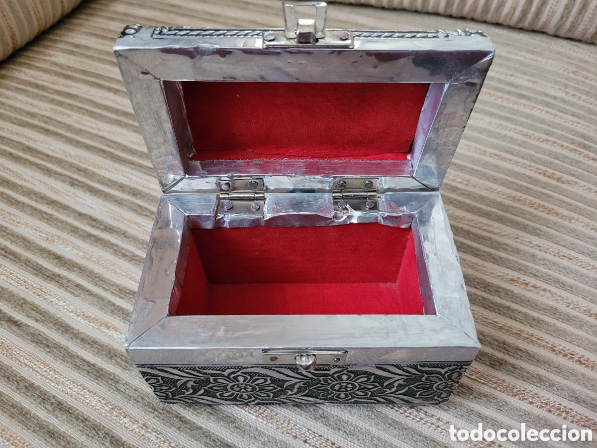 Antig&uuml;edades: CAJA de MADERA, FORRADA DE METAL - Foto 2