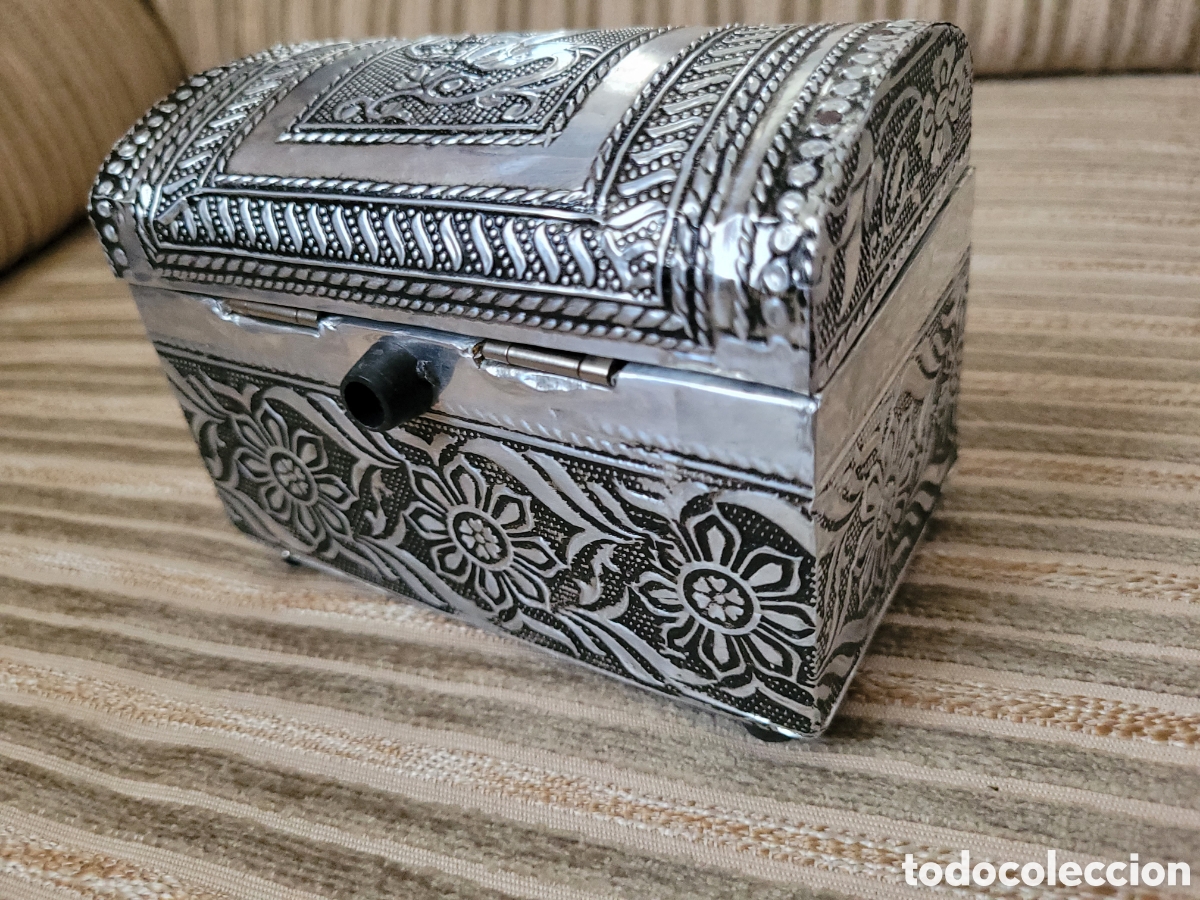 Antig&uuml;edades: CAJA de MADERA, FORRADA DE METAL - Foto 5