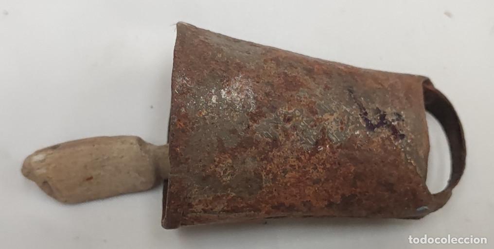 Antig&uuml;edades: ANTIGUO CENCERRO PARA GANADO DE 7 CM