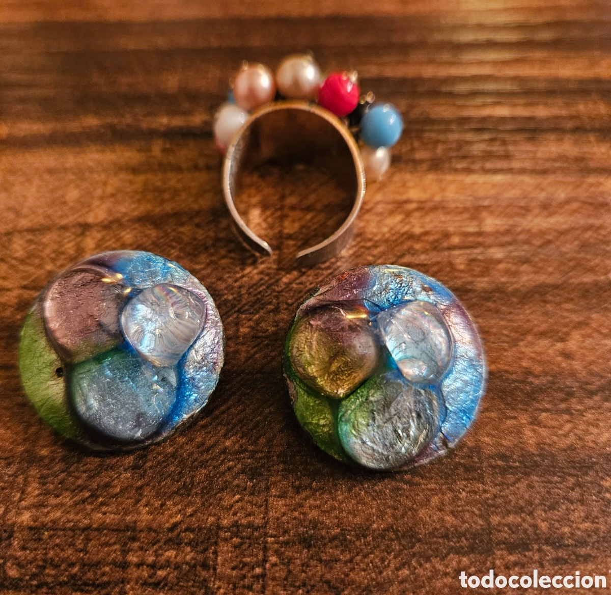 Antig&uuml;edades: D&uacute;o de Pendientes Artesanales Iridiscentes + Anillo de Perlas &iexcl;GRATIS!