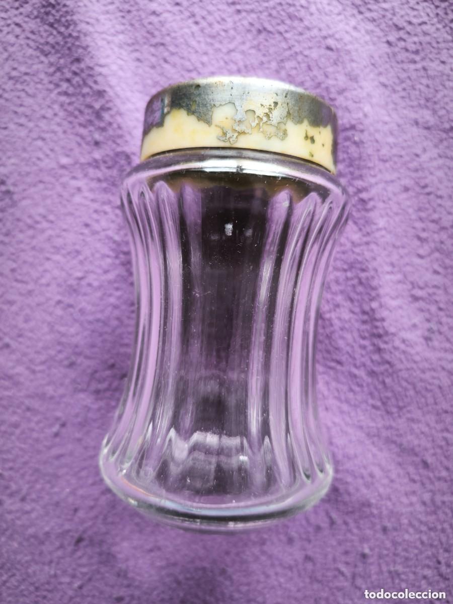 Antiquit&eacute;s: Salero Azucarero Vintage - 18 cms - De Cristal Tallado Con Tapa Dosificadora &ndash; Menaje Retro De Mesa