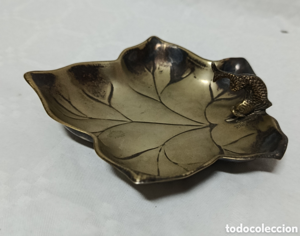 Antiques: PLATILLO VINTAGE EN FORMA DE HOJA EN ALPACA PLATEADA DE LA FABRICA CORTASA