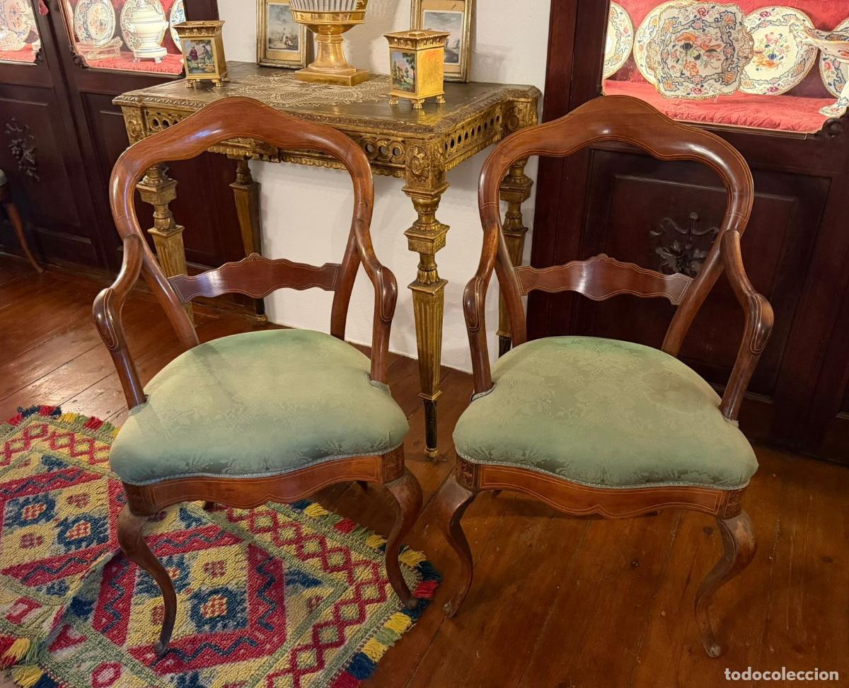 Antig&uuml;edades: PAREJA DE SILLAS MALLORQUINAS DE ESTILO ISABELINO. MADERA DE CAOBA O NOGAL Y MARQUETER&Iacute;A. XIX.