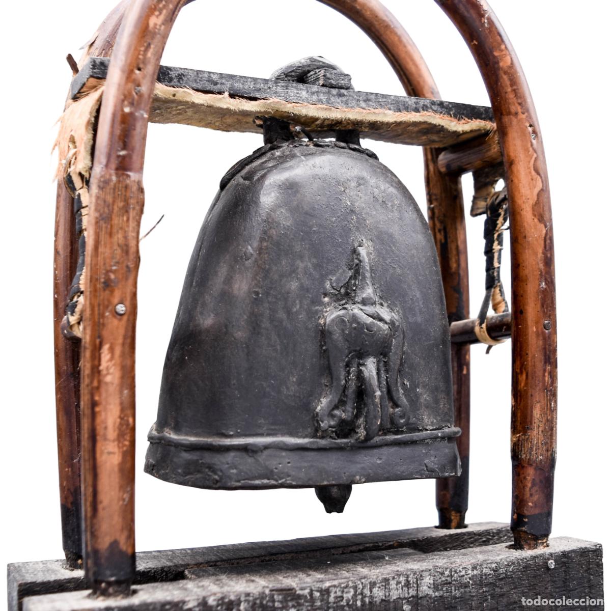 Antig&uuml;edades: Campana ceremonial o de templo