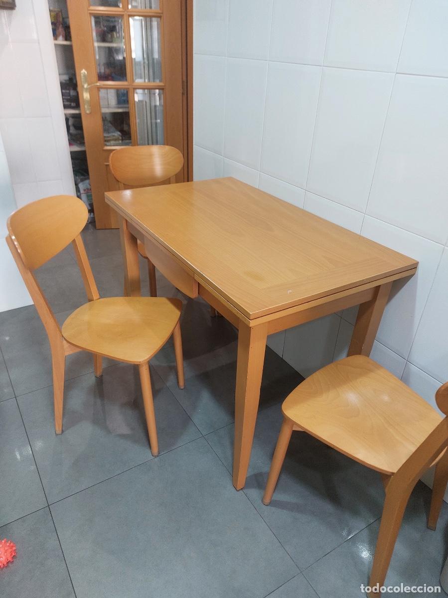 Antig&uuml;edades: Mesa extensible de madera y 3 sillas de cocina - Foto 7