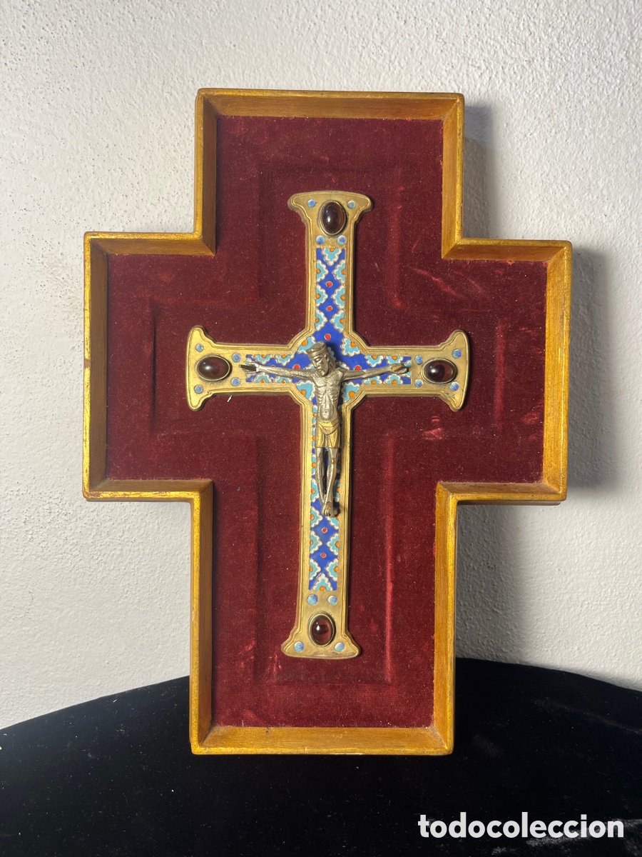 Antig&uuml;edades: Jesucristo crucificado esmaltado sobre cruz Morato