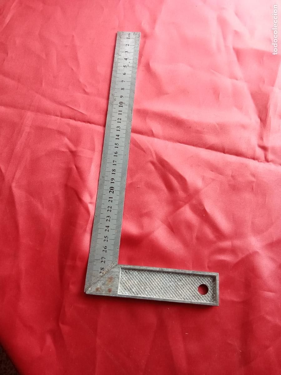 Antig&uuml;edades: Escuadra de aluminio de 30 cm C.T&eacute;cnica