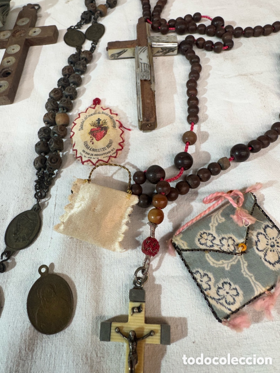 Antig&uuml;edades: Lote religioso variado - Foto 3