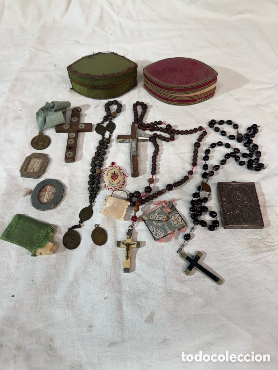 Antig&uuml;edades: Lote religioso variado - Foto 1