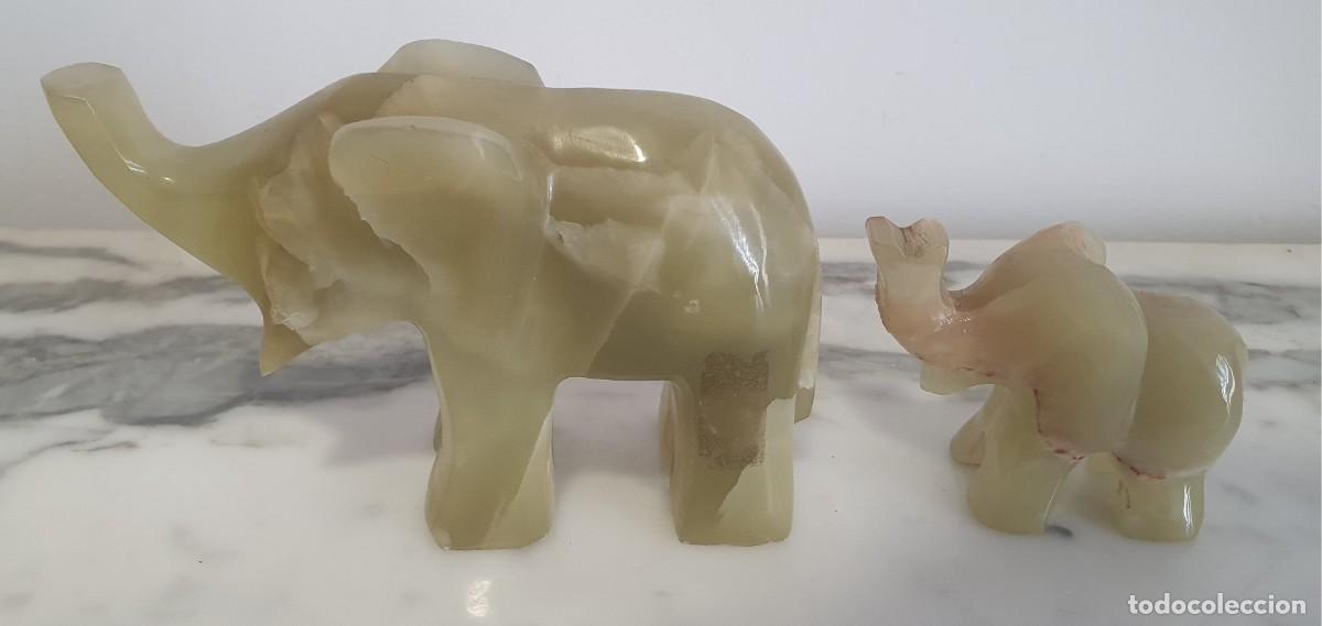 Oggetti Antichi: Figuras de elefantes tallados en &oacute;nice verde (China, siglo XX)