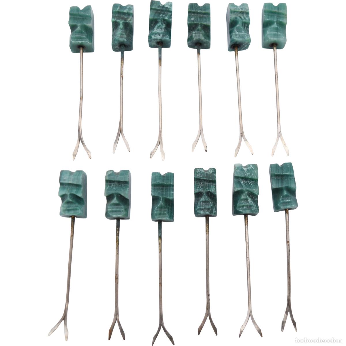 Oggetti Antichi: Pinchos de metal con mango tallado