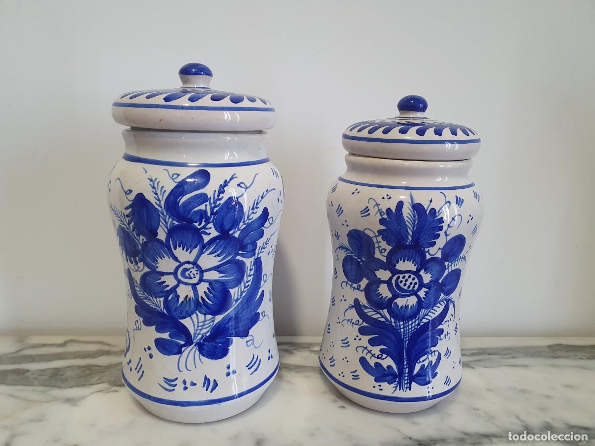 Antiquit&auml;ten: Botes valencianos vintage de Manises (Espa&ntilde;a, siglo XX)