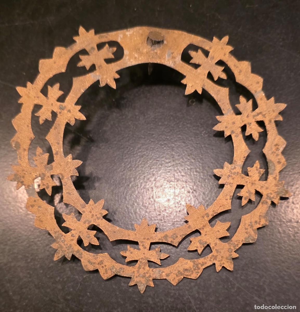 Antig&uuml;edades: Antigua aureola o resplandor religioso de lat&oacute;n calado &ndash; 10 cm &ndash; Virgen o Santo