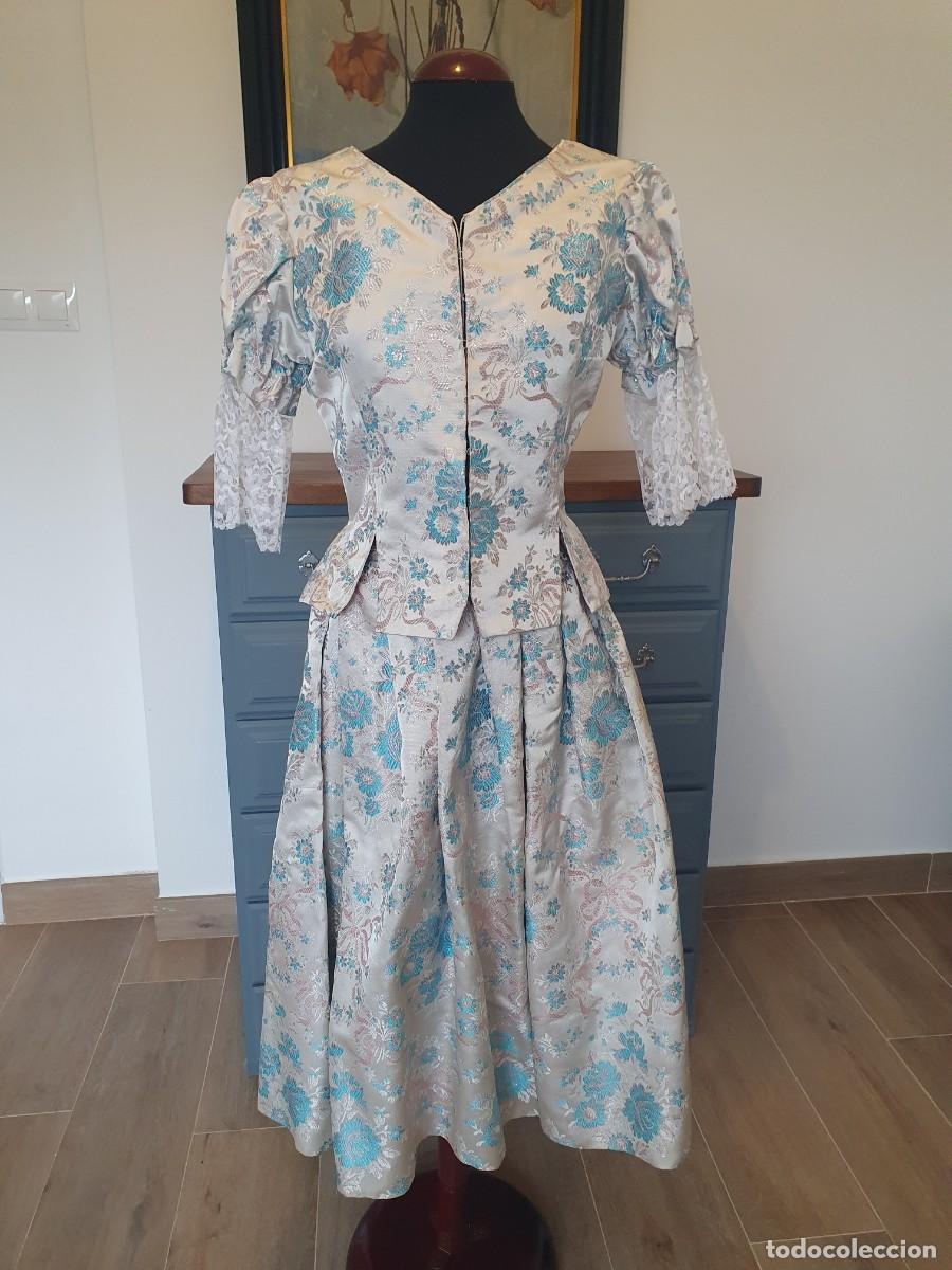Antig&uuml;edades: Traje de fallera vintage azul y plata (1971)