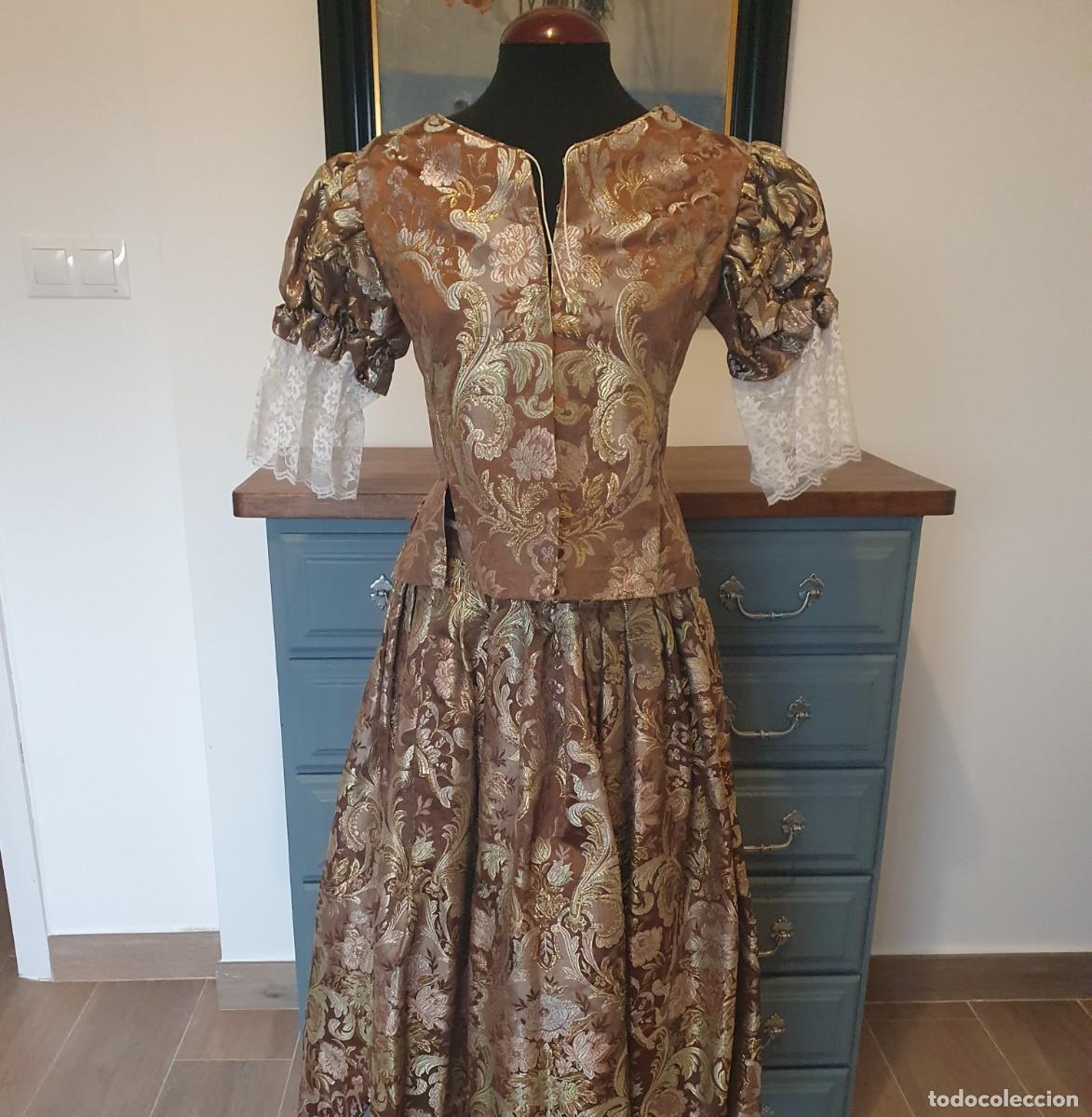Antig&uuml;edades: Traje de fallera dorado vintage (1974)