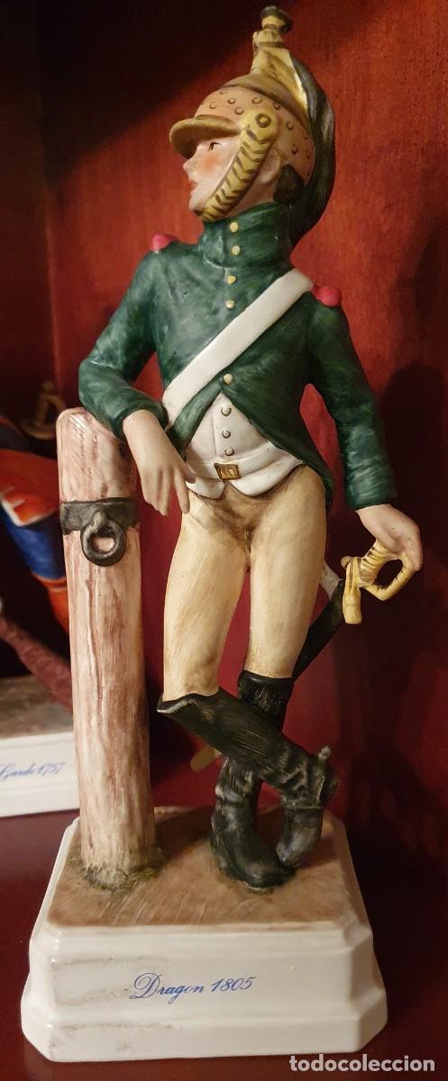 Oggetti Antichi: Figura de porcelana &rdquo;Drag&oacute;n 1805&rdquo; marca Goebel (Alemania, siglo XX)