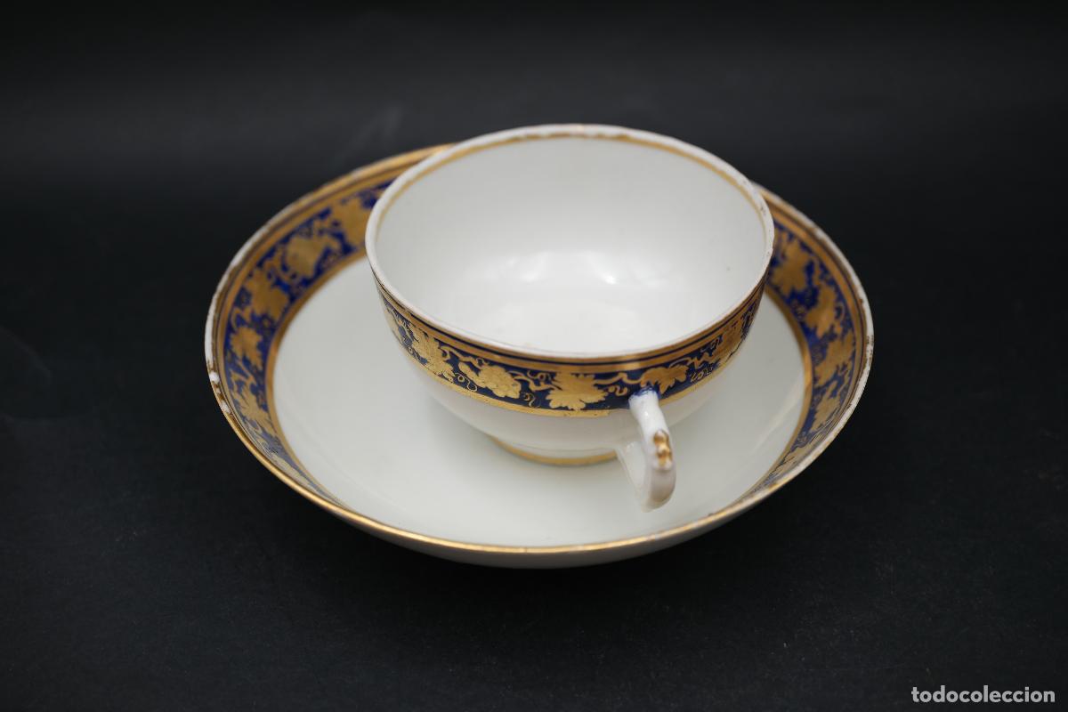 Antig&uuml;edades: Taza de t&eacute; con plato Dinast&iacute;a Qing &ndash; Finales del siglo XVIII / principios del siglo XIX