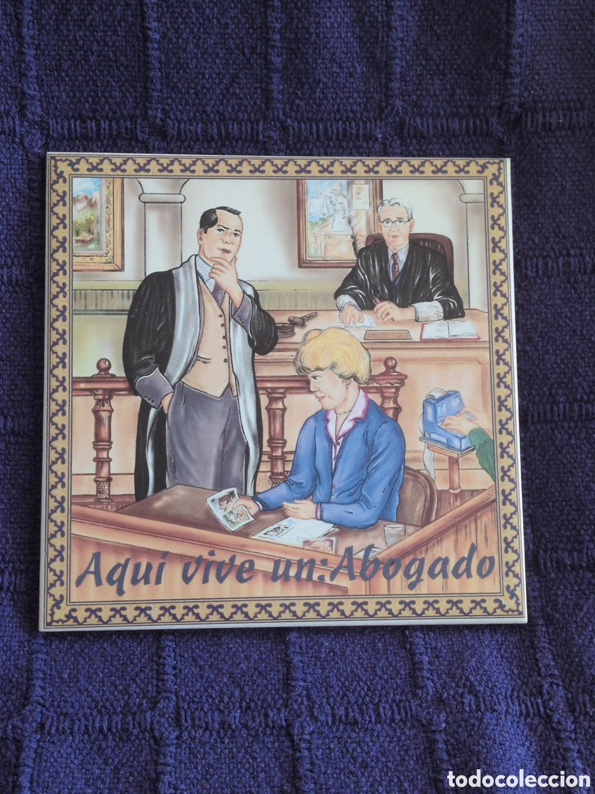 Antiques: Azulejo antiguo de cer&aacute;mica Aqu&iacute; vive un abogado.