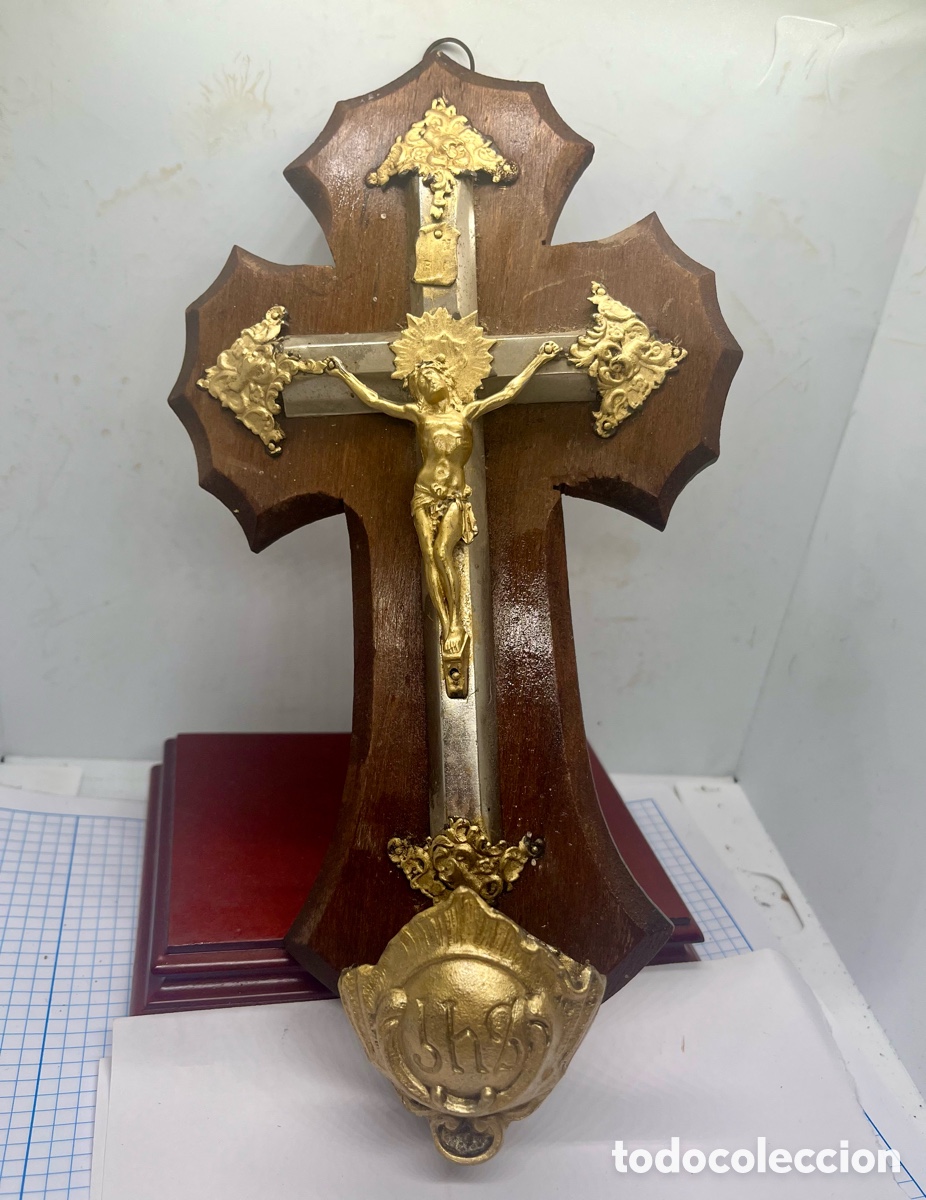 Antiques: BENDITERA DE CRISTO EN LA CRUZ Y PILA ANTIGUA