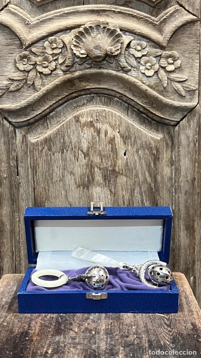 Antig&uuml;edades: Conjunto de sonajeros plata marcas esferas caladas