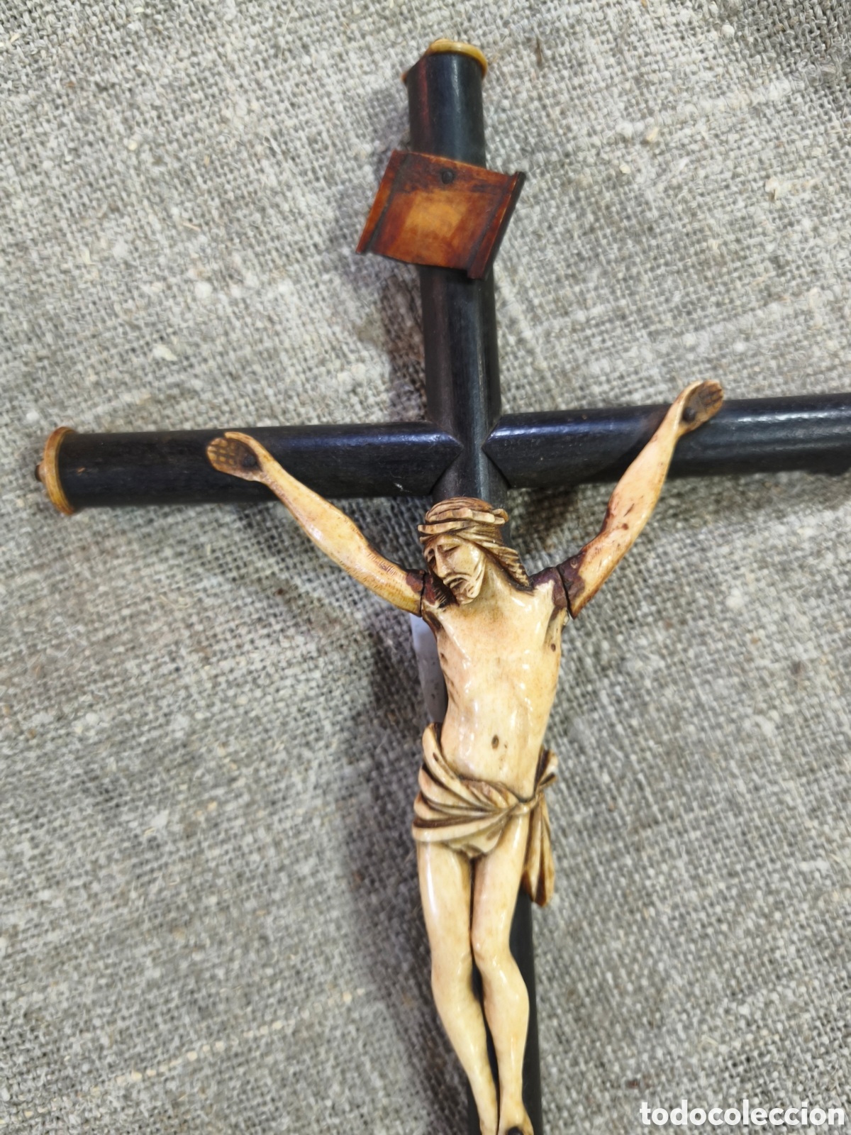 Antig&uuml;edades: Crucificado de hueso - Foto 2