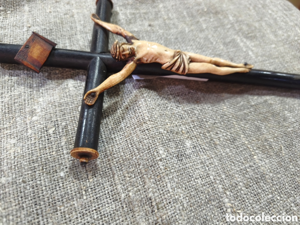 Antig&uuml;edades: Crucificado de hueso - Foto 4