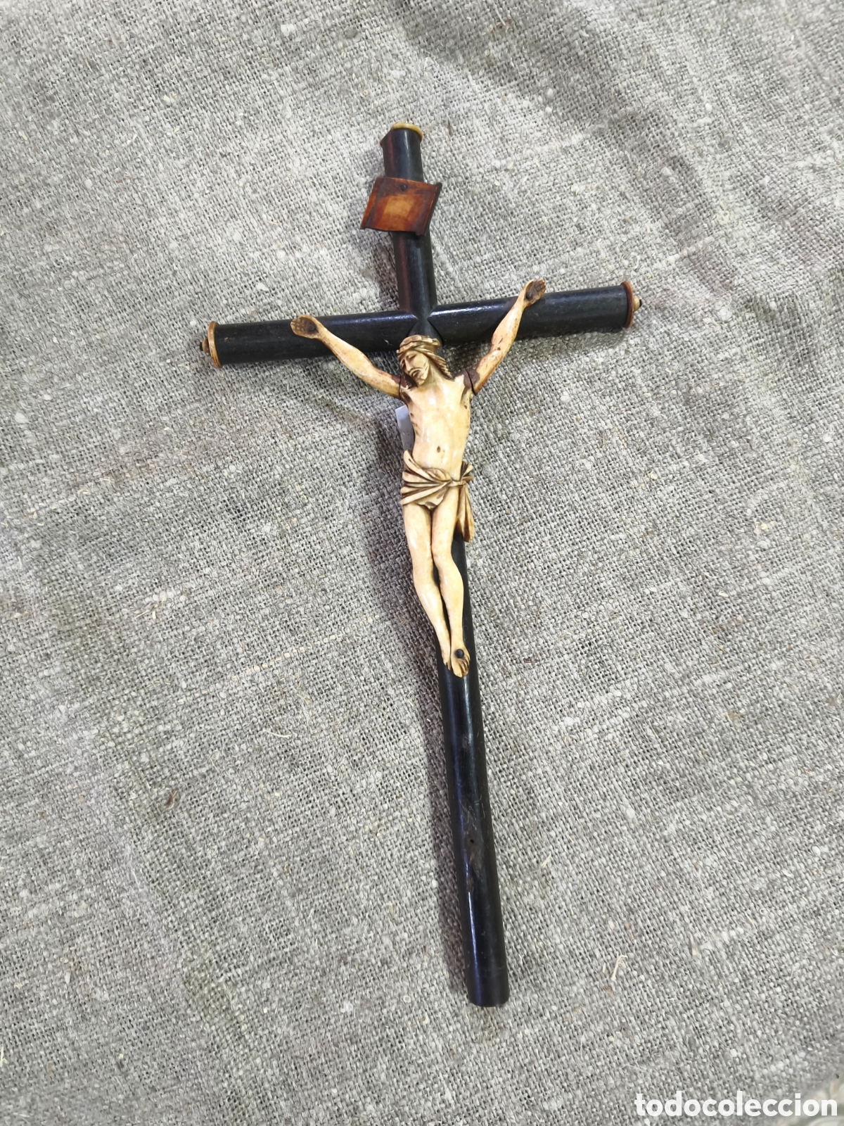 Antig&uuml;edades: Crucificado de hueso