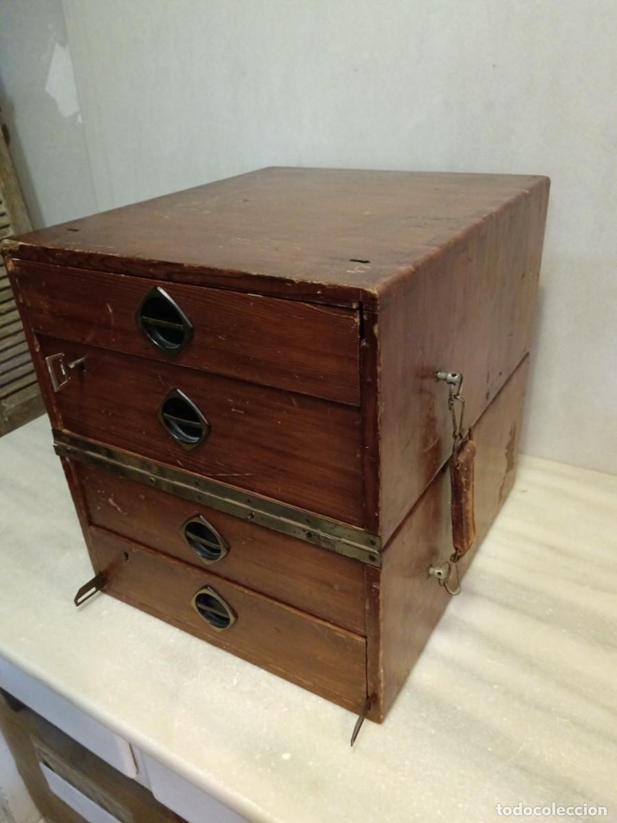 Antig&uuml;edades: ANTIGUO ARCHIVADOR PORTADOCUMENTOS - Foto 2