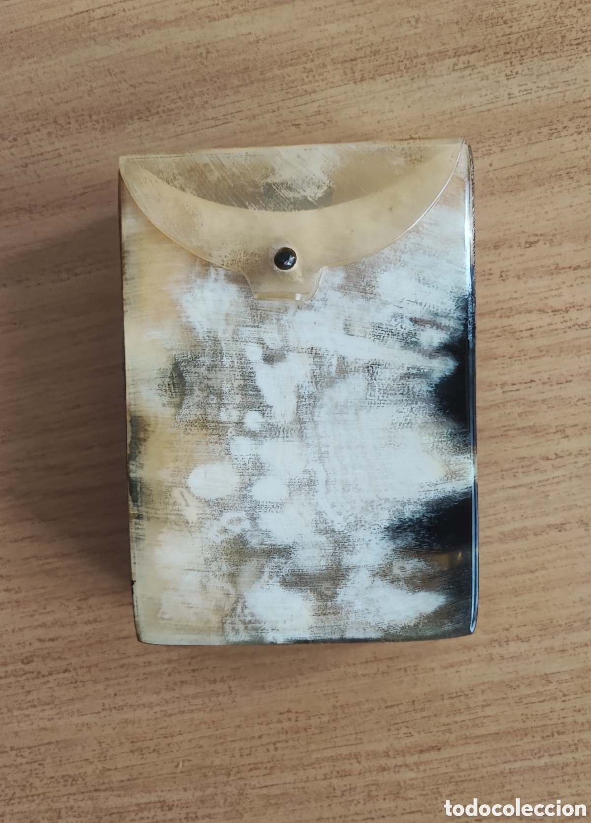 Antig&uuml;edades: Pitillera o caja de asta de toro, 9 x 6,5 x 3 cm.