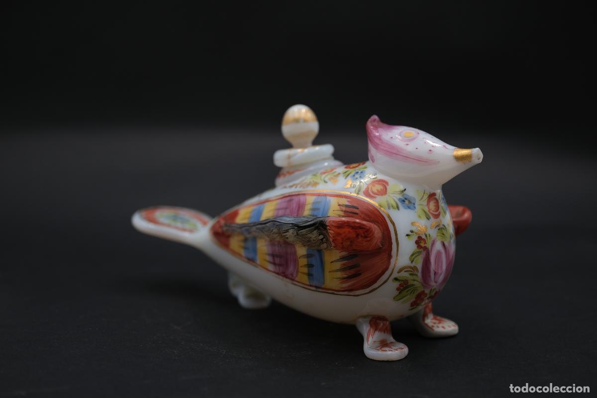 Antig&uuml;edades: Raro Frasco de Perfume Otomano en Forma de Ave &ndash; Vidrio Opalino Beykoz &ndash; Constantinopla &ndash; Siglo XIX