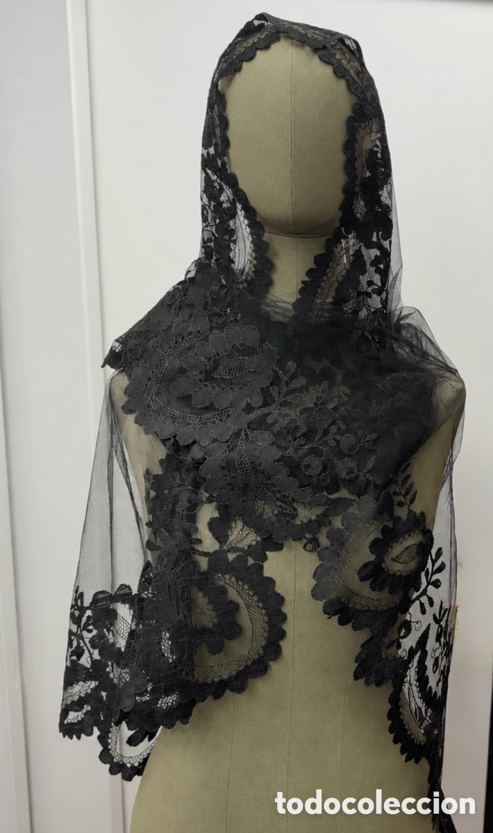 Antig&uuml;edades: Mantilla tul negro con encaje bordado a mano