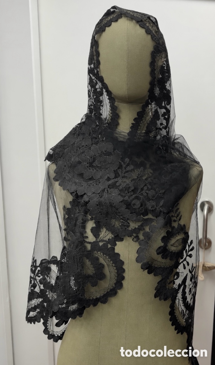 Antig&uuml;edades: Mantilla tul negro con encaje bordado a mano