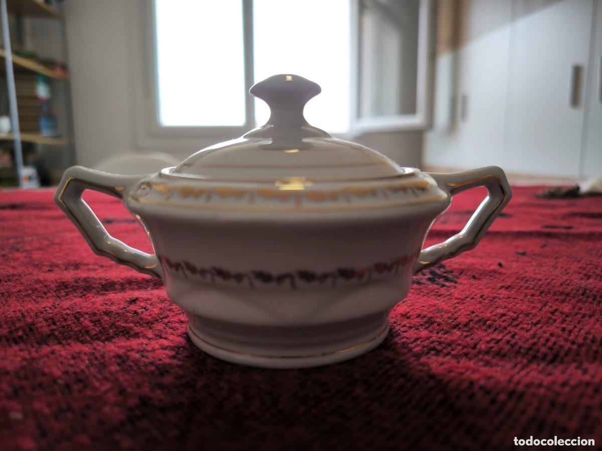 Antiquit&auml;ten: Azucarero De Porcelana J&auml;ger Blanca Con Filete Dorado Y Tapa Vintage