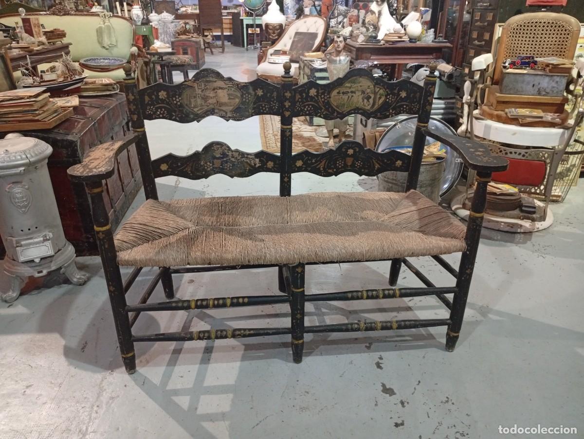 Antig&uuml;edades: Sof&aacute; de madera y asiento de enea hermosamente decorado. - Foto 3