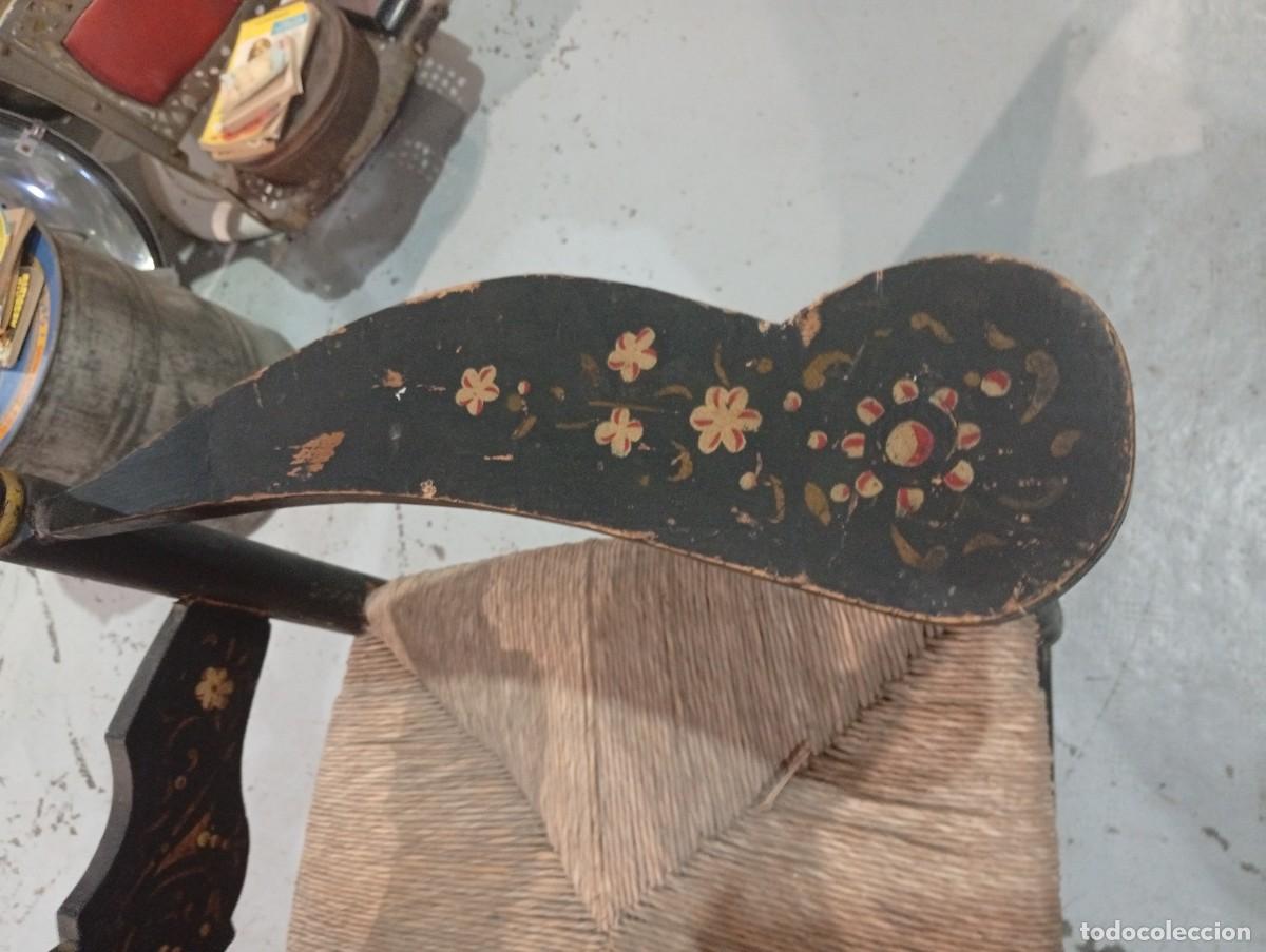 Antig&uuml;edades: Sof&aacute; de madera y asiento de enea hermosamente decorado. - Foto 8