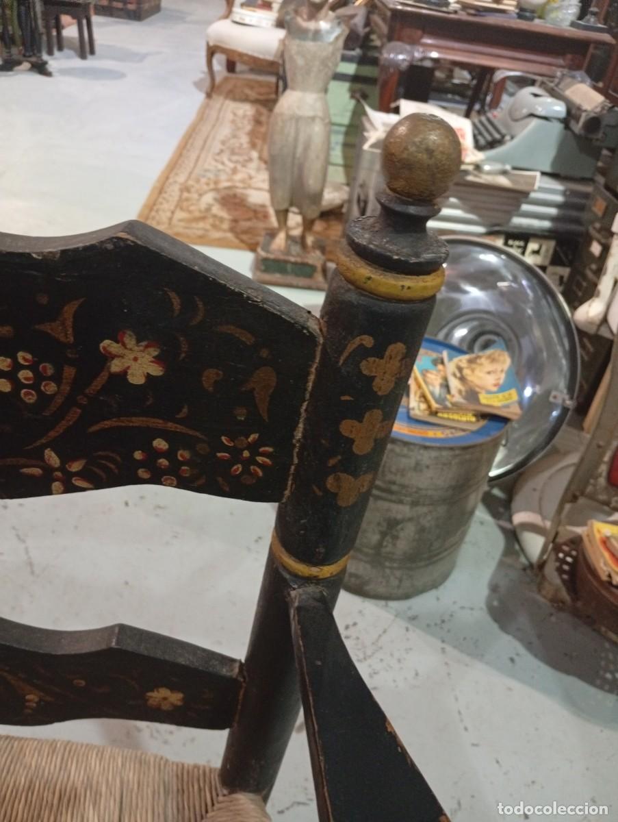 Antig&uuml;edades: Sof&aacute; de madera y asiento de enea hermosamente decorado. - Foto 9