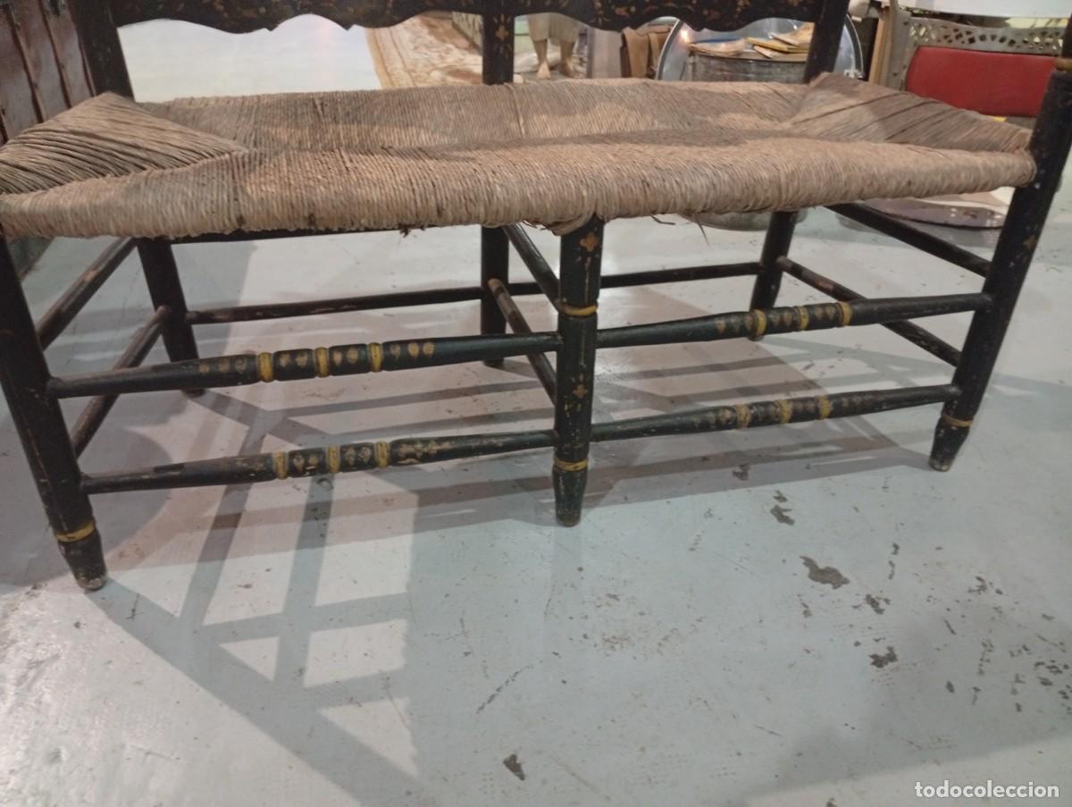 Antig&uuml;edades: Sof&aacute; de madera y asiento de enea hermosamente decorado. - Foto 13