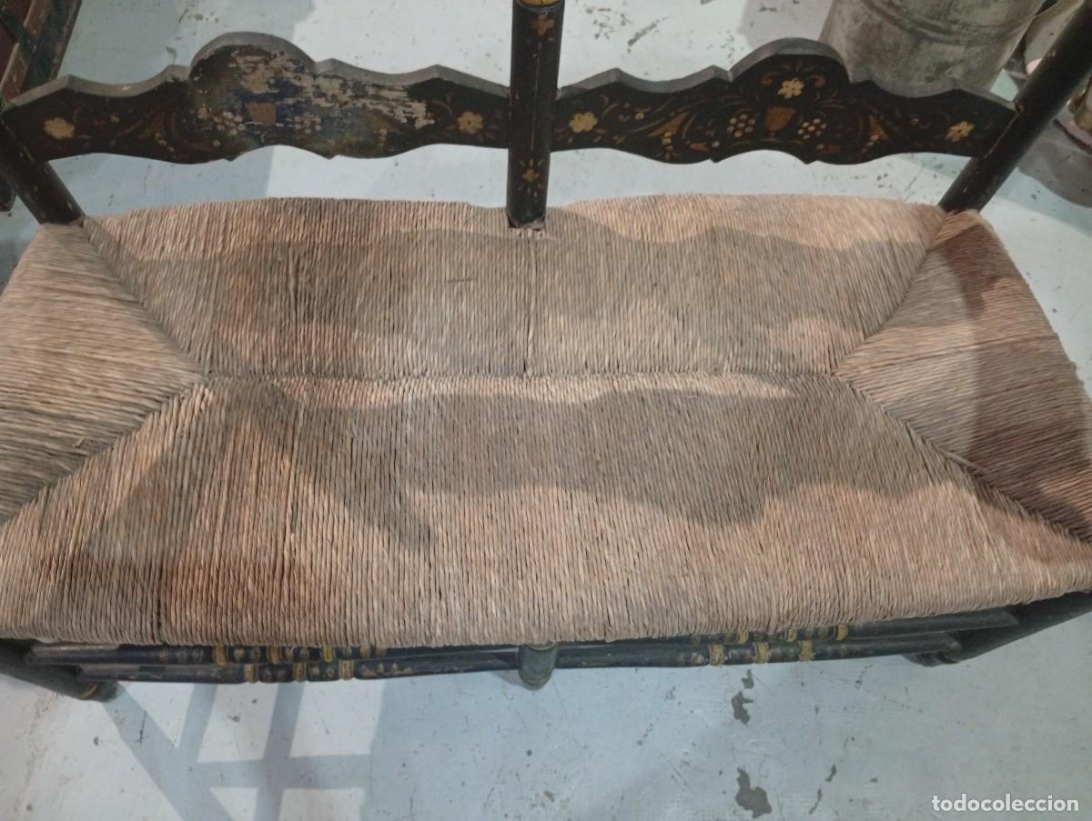 Antig&uuml;edades: Sof&aacute; de madera y asiento de enea hermosamente decorado. - Foto 14