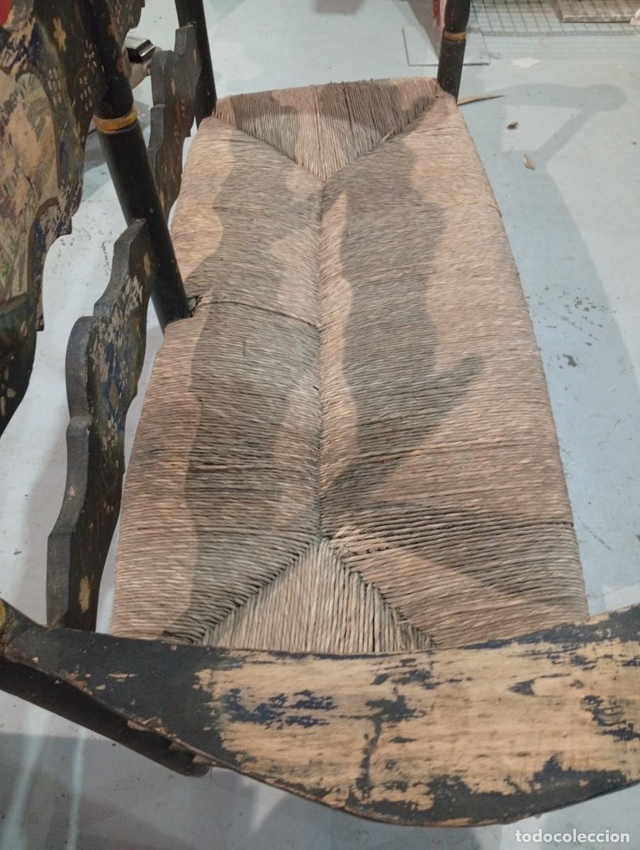 Antig&uuml;edades: Sof&aacute; de madera y asiento de enea hermosamente decorado. - Foto 15