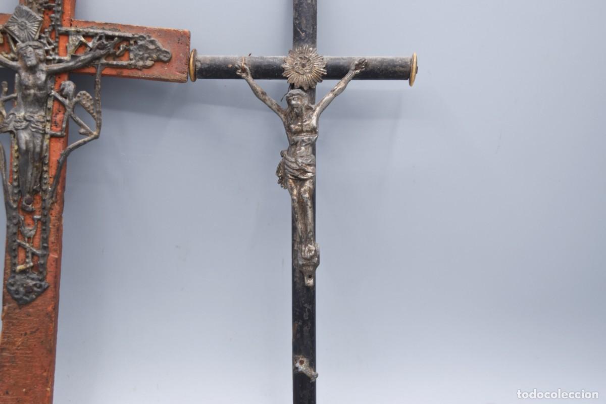 Antig&uuml;edades: Crucifijos antiguos de madera - Foto 3