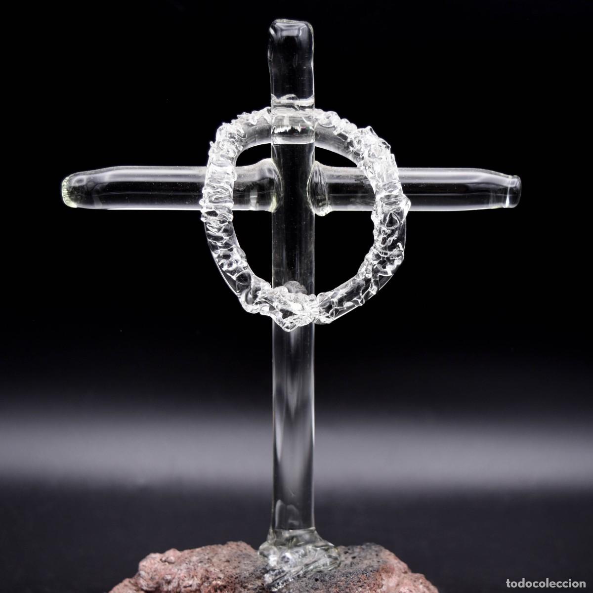 Antig&uuml;edades: Cruz de cristal sobre base de roca - Foto 2