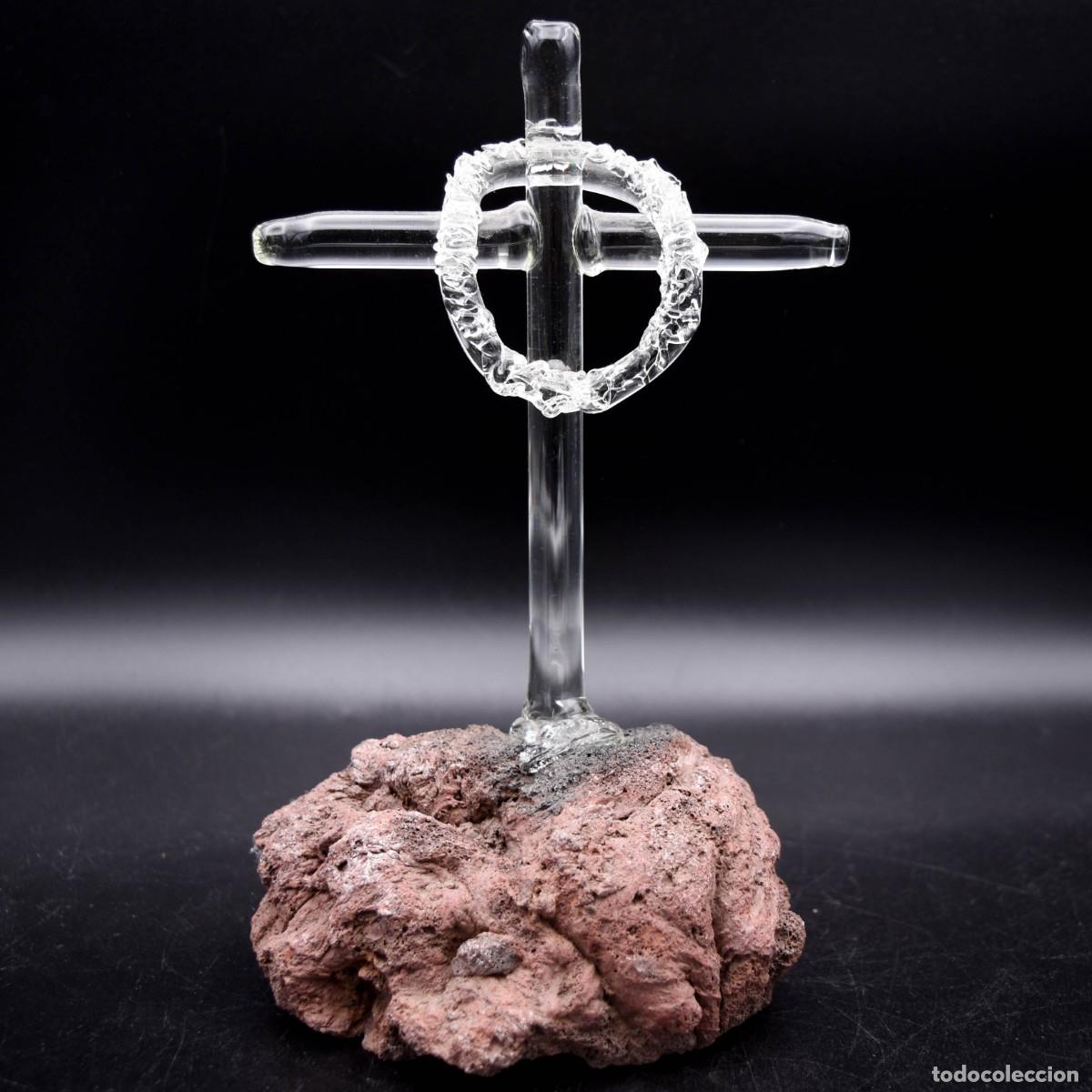Antig&uuml;edades: Cruz de cristal sobre base de roca - Foto 4
