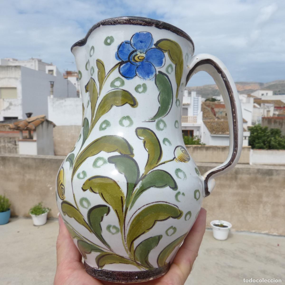 Antig&uuml;edades: Bonita Jarra o jarro de ceramica con decoracion floral, 776gr, 20,8cm.