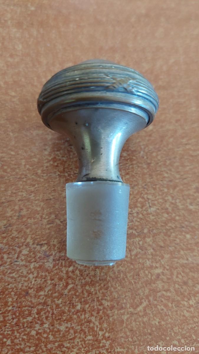 Antig&uuml;edades: Tap&oacute;n de cristal para frasco Perfume funda de metal plateada