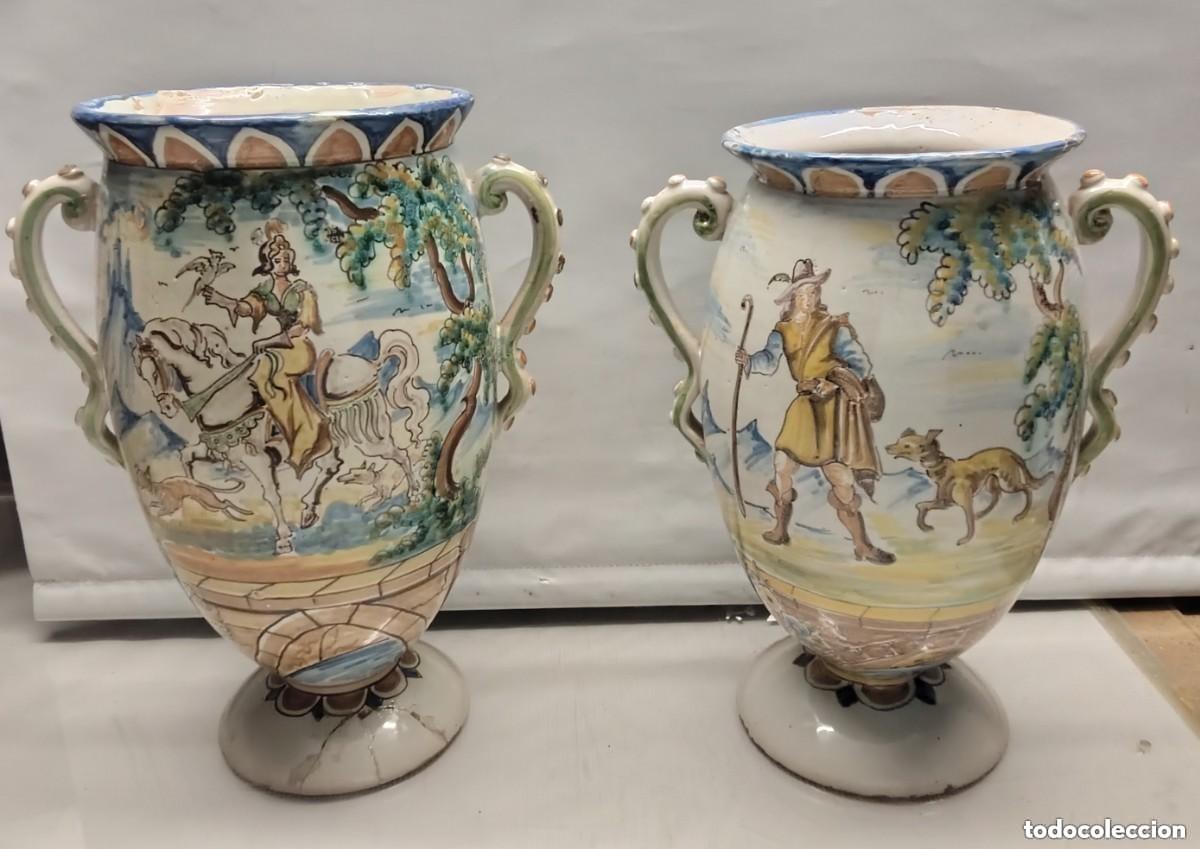 Antiguidades: Pareja de Jarrones de cer&aacute;mica de Talavera. S.XX. Marcas del ceramista Niveiro
