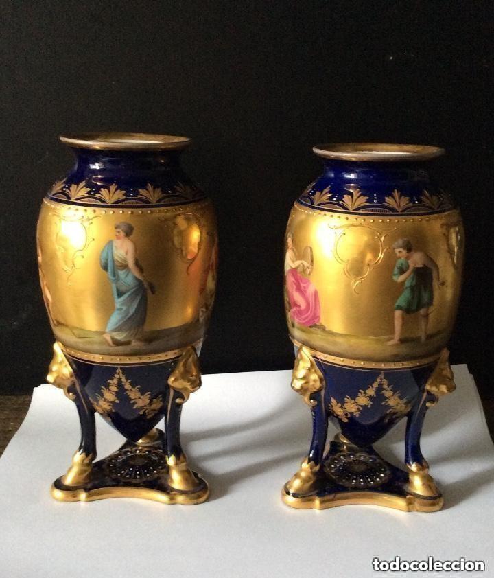 Antig&uuml;edades: ROYAL VIENA ,JARRONES EN PORCELANA-decorados con Oro de Ley- CIRCA 1850